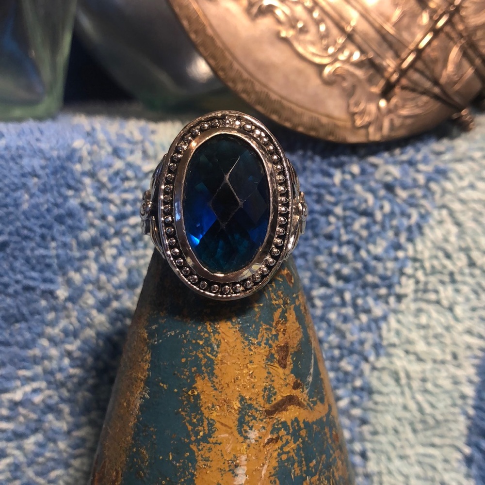 BEAUTIFUL VINTAGE STERLING SILVER RING